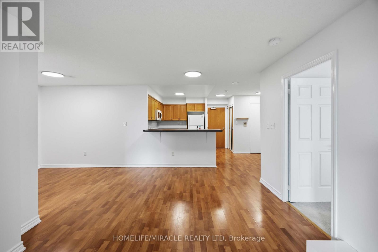 1010 - 7 Lorraine Drive, Toronto, ON