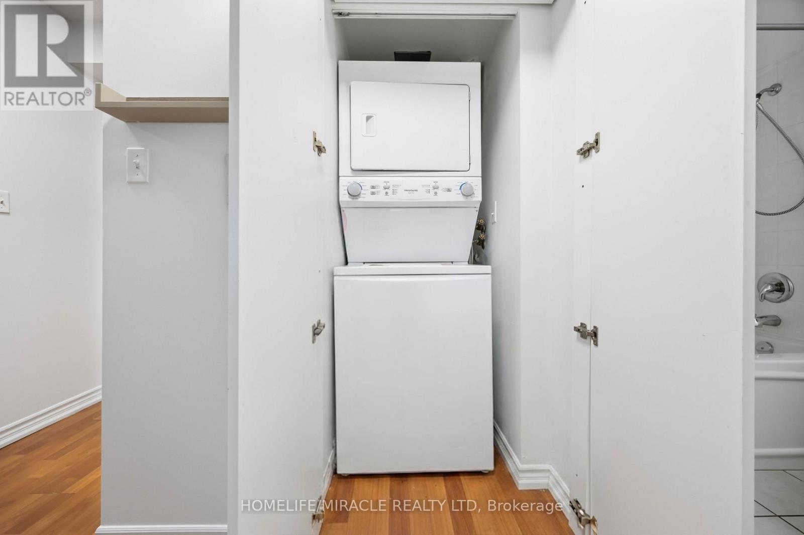 1010 - 7 Lorraine Drive, Toronto, ON