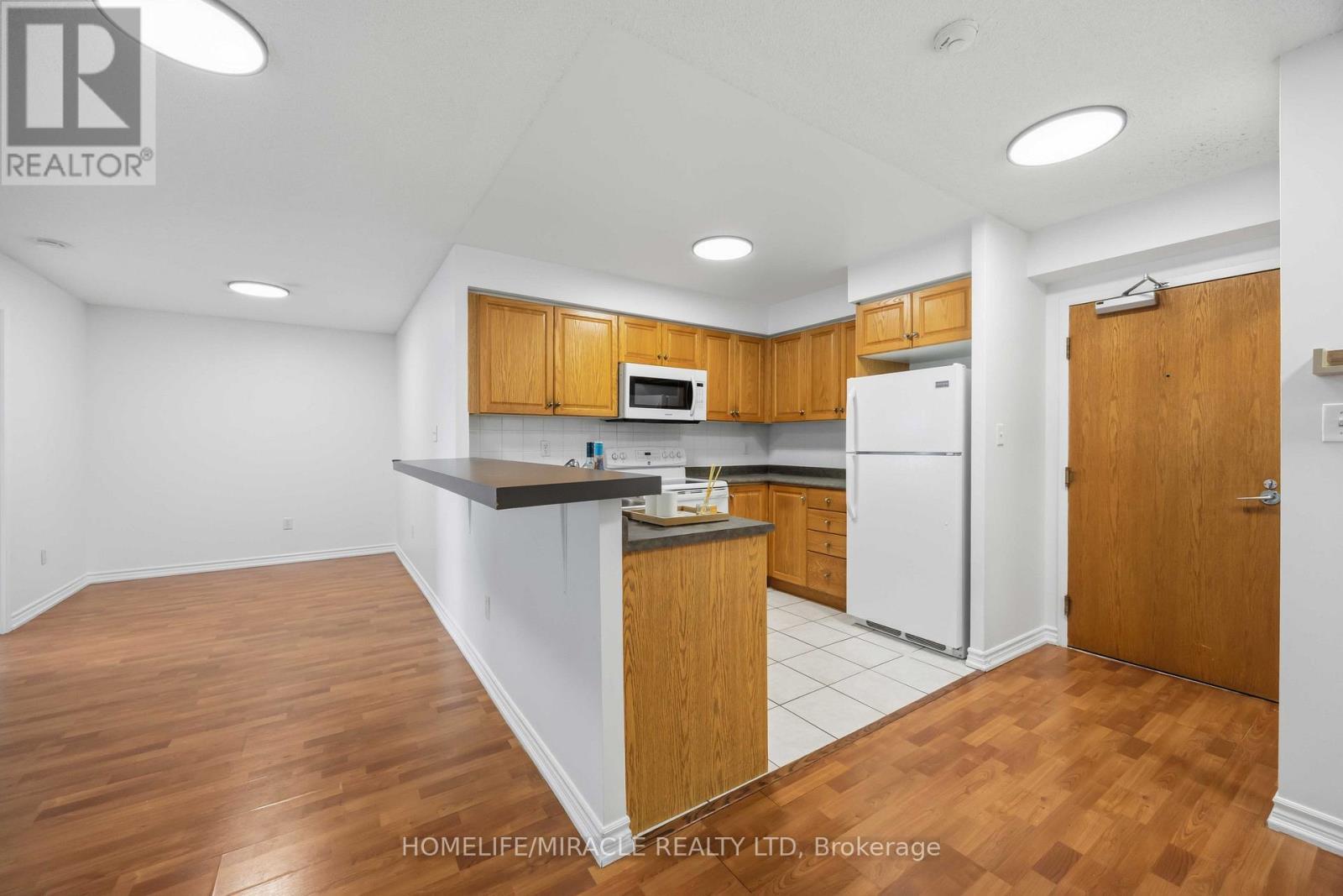 1010 - 7 Lorraine Drive, Toronto, ON