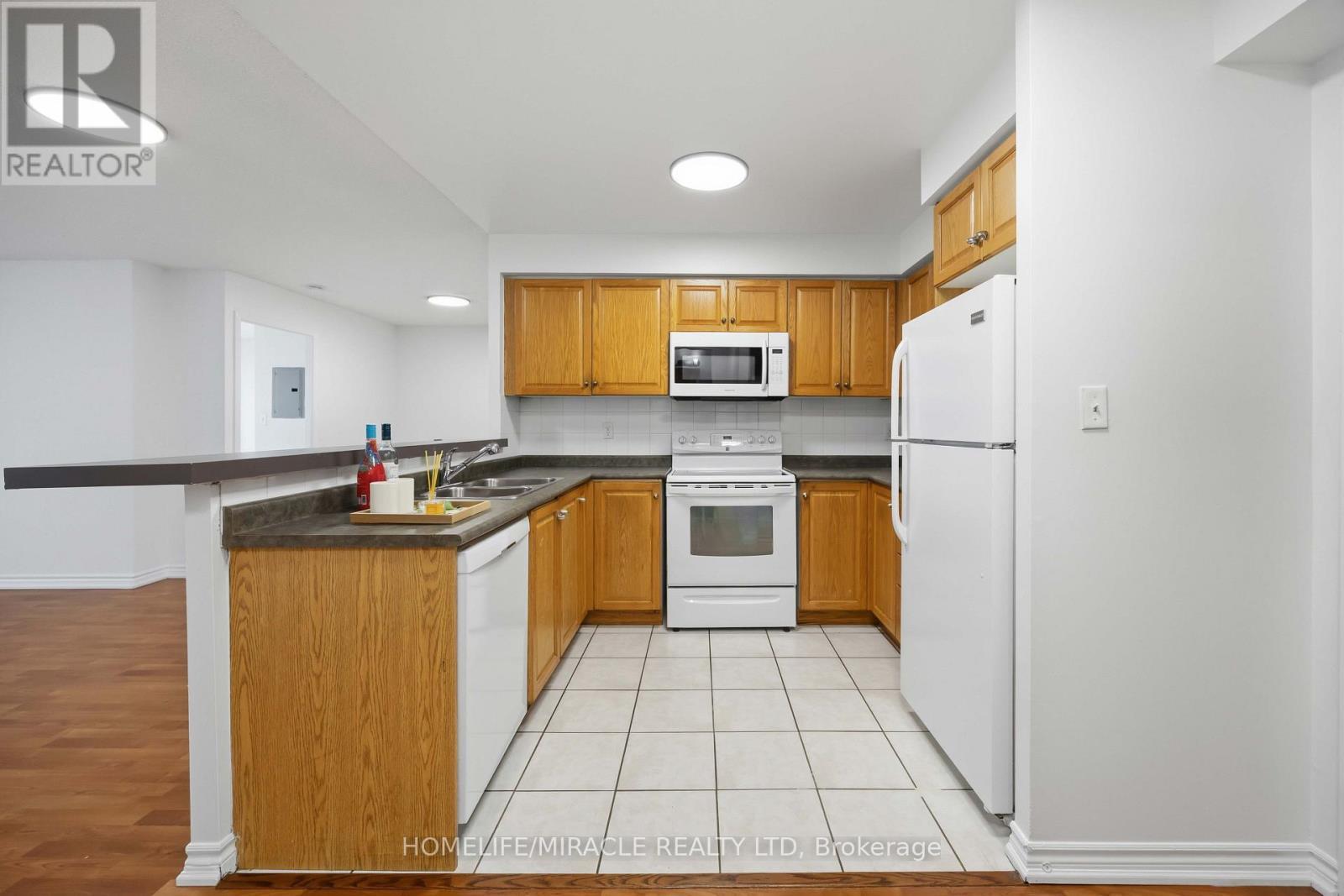 1010 - 7 Lorraine Drive, Toronto, ON