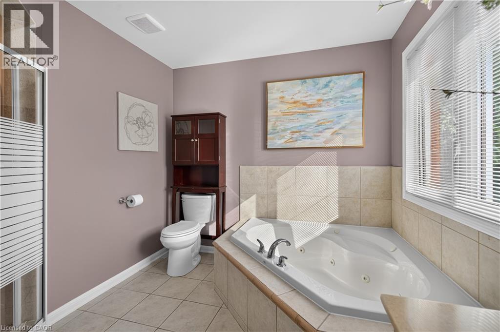 Tub + Shower - 755 Rayner Court, Milton, ON