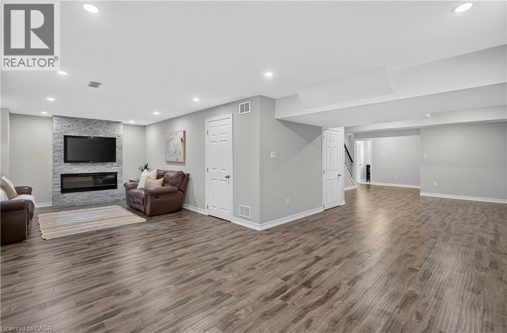 Loads of Extra Space - 755 Rayner Court, Milton, ON