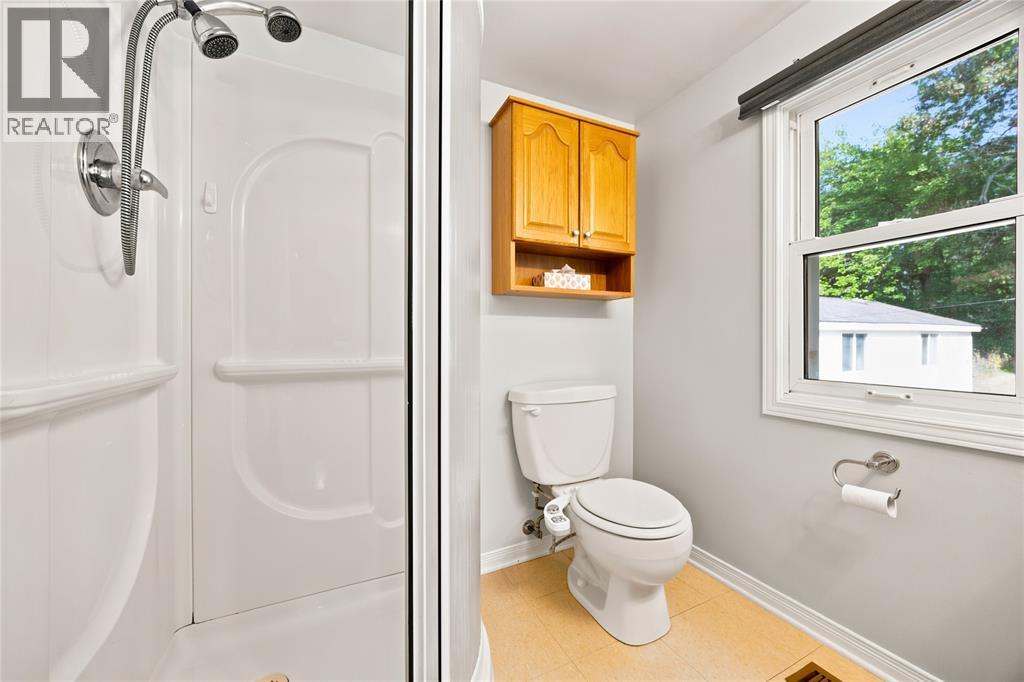 698 Pineview Avenue, Sarnia, ON