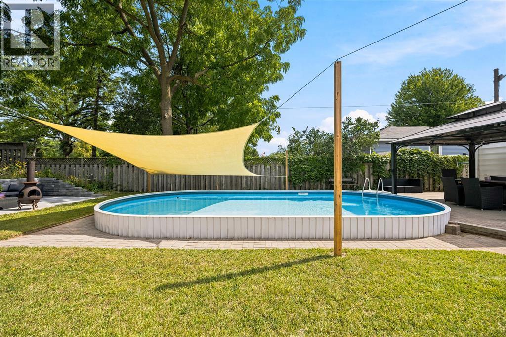 698 Pineview Avenue, Sarnia, ON