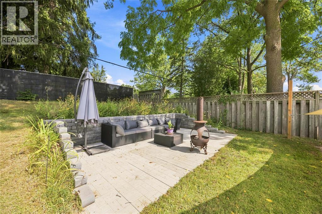 698 Pineview Avenue, Sarnia, ON