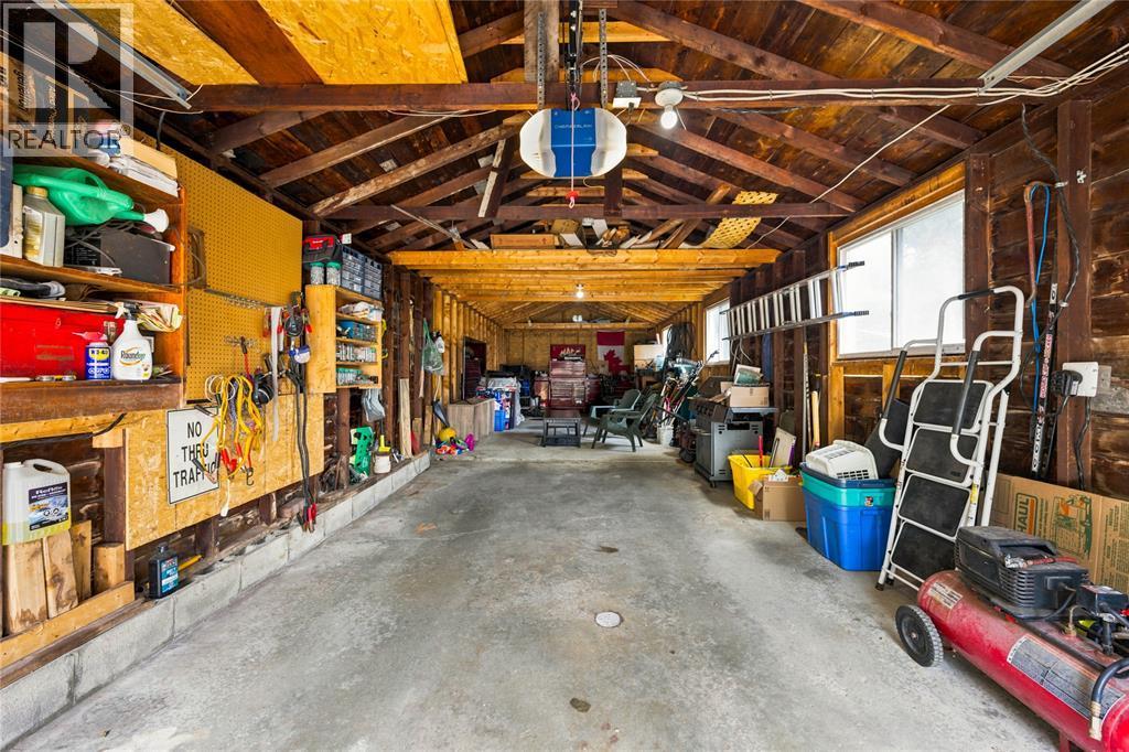 698 Pineview Avenue, Sarnia, ON