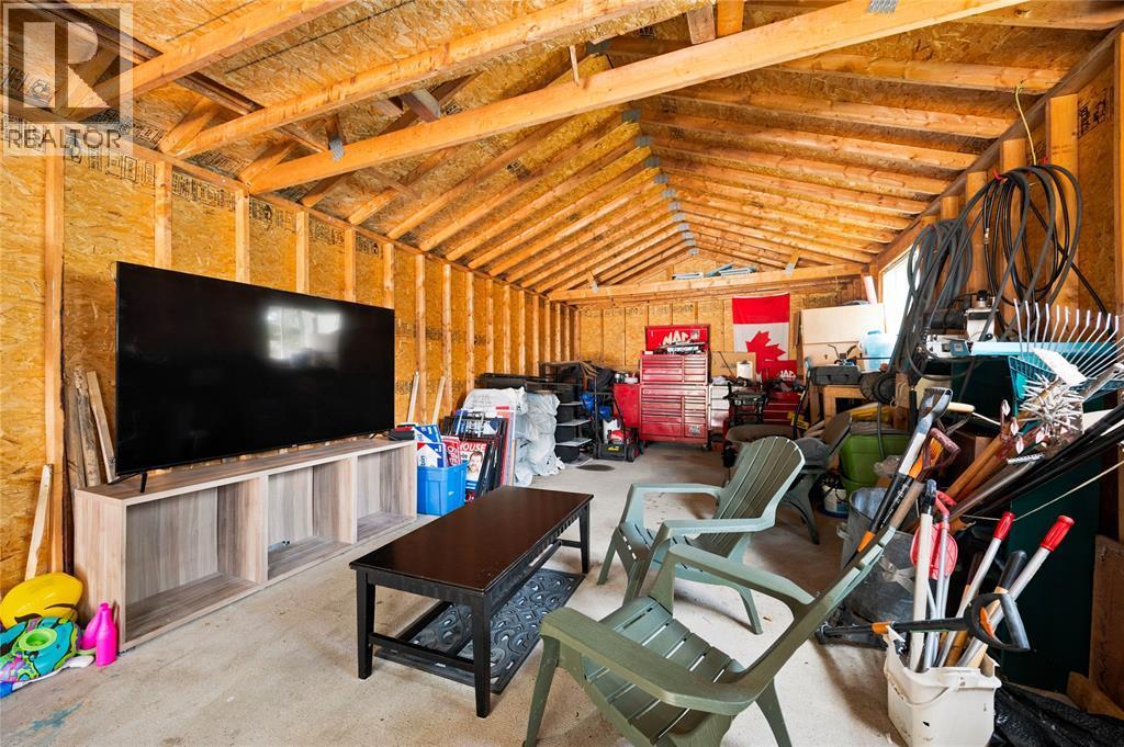 698 Pineview Avenue, Sarnia, ON