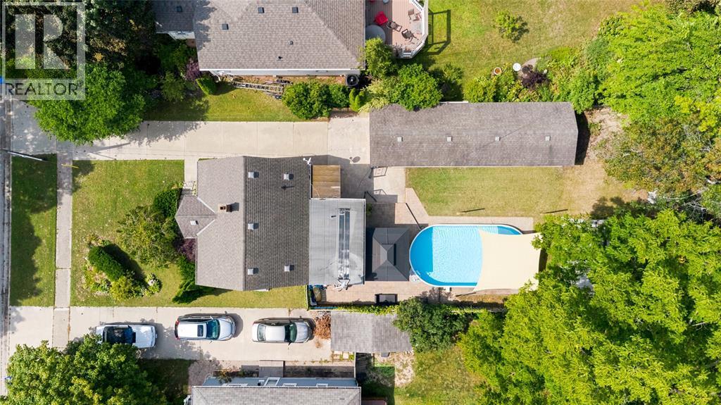 698 Pineview Avenue, Sarnia, ON