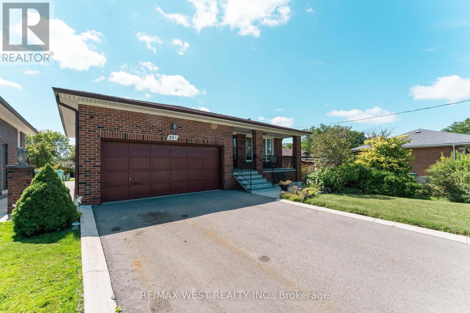 25A St Andrews Boulevard, Toronto, ON