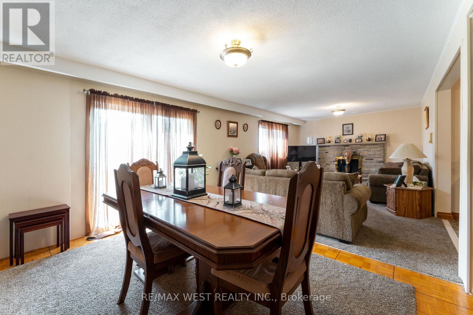 25A St Andrews Boulevard, Toronto, ON
