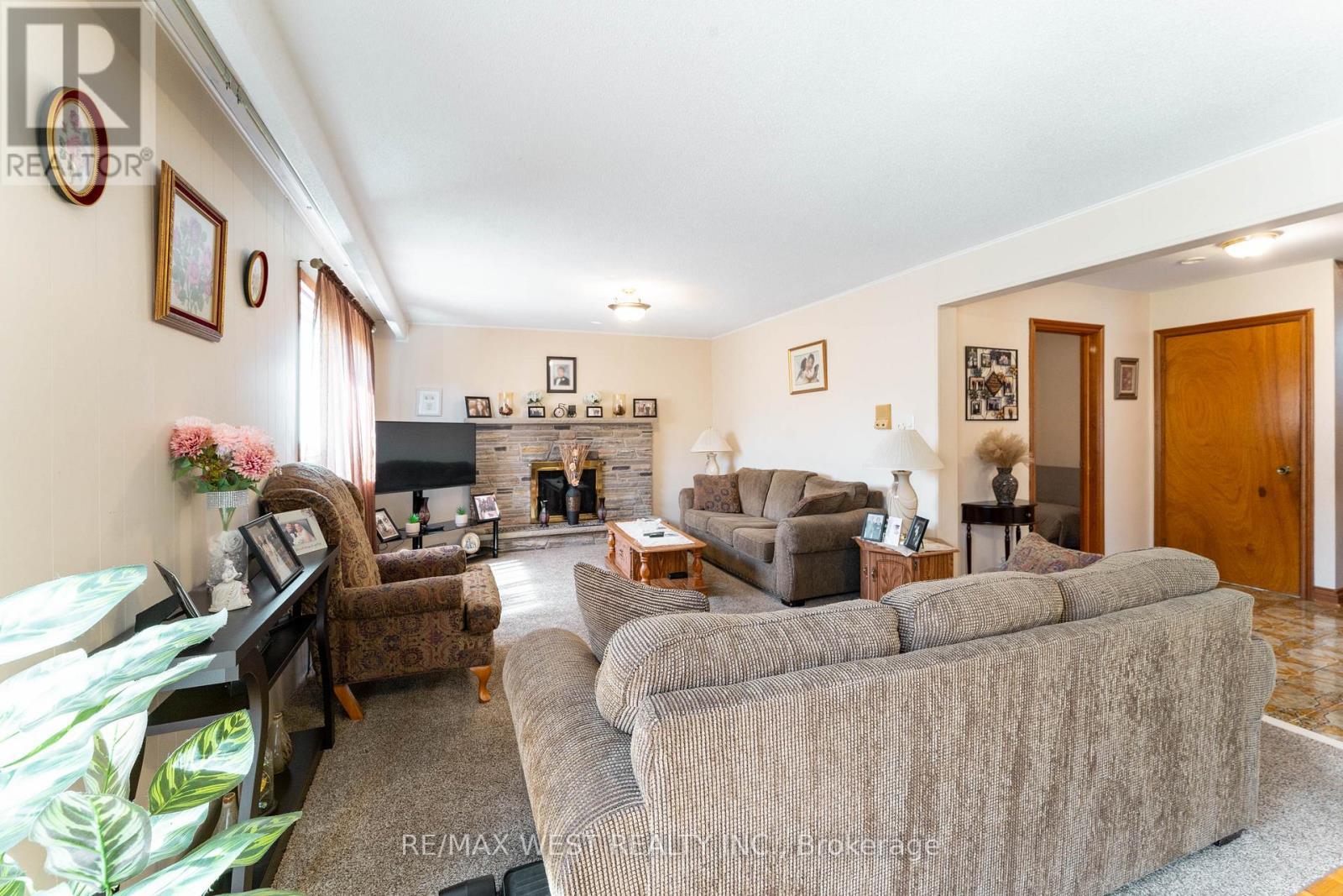 25A St Andrews Boulevard, Toronto, ON