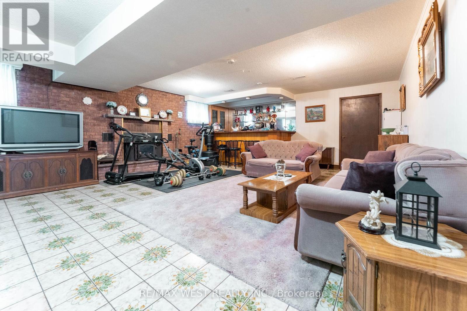 25A St Andrews Boulevard, Toronto, ON