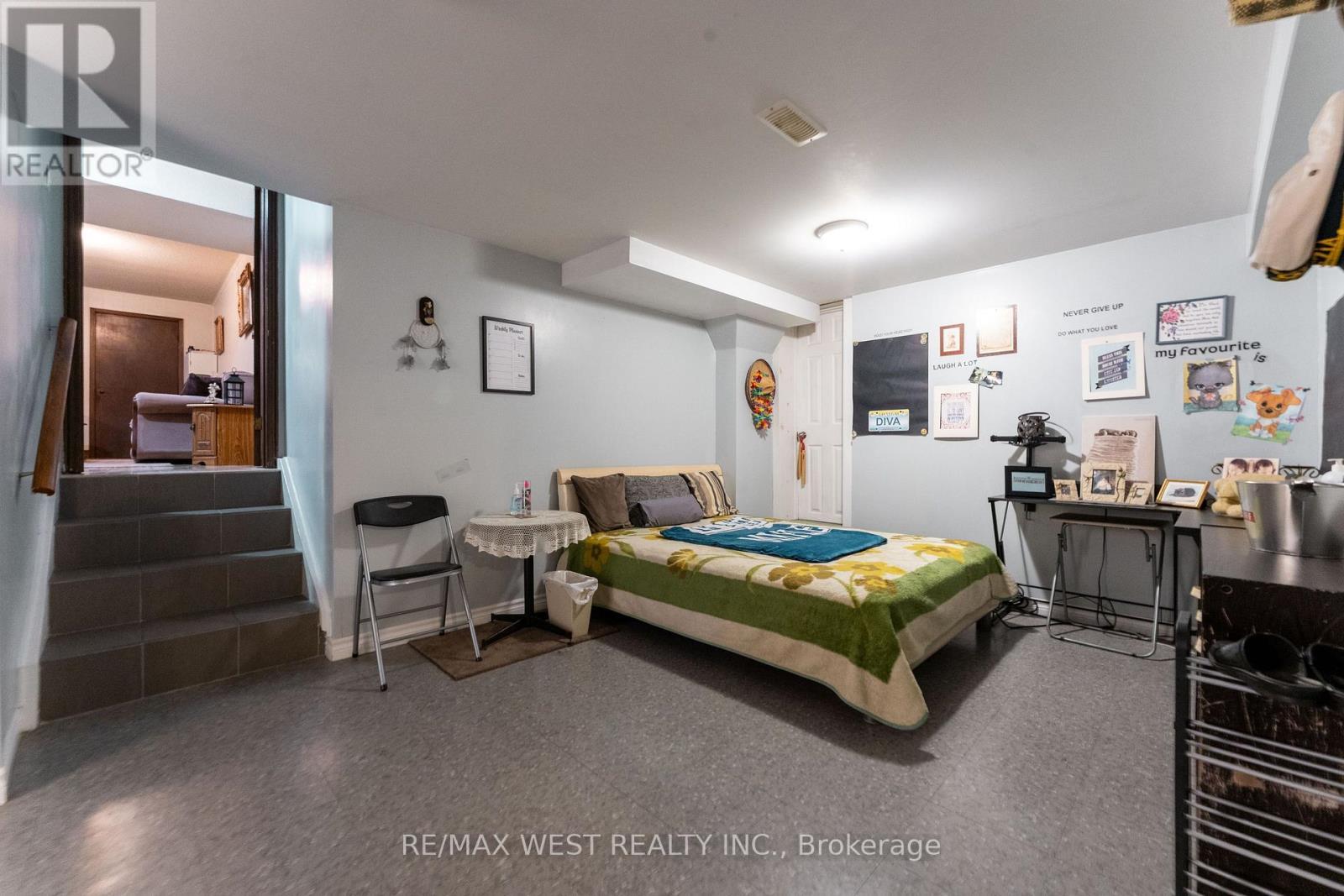 25A St Andrews Boulevard, Toronto, ON