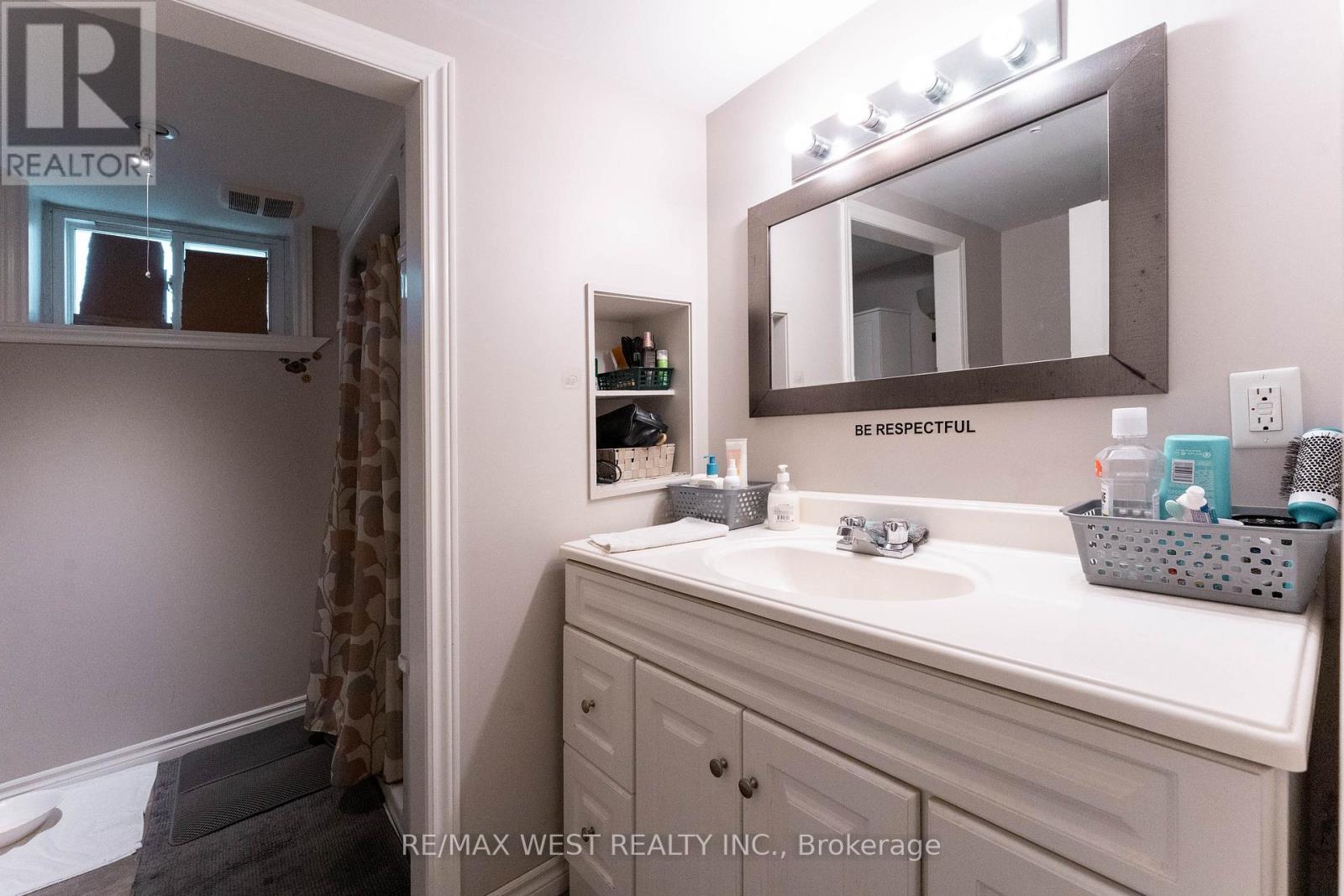 25A St Andrews Boulevard, Toronto, ON