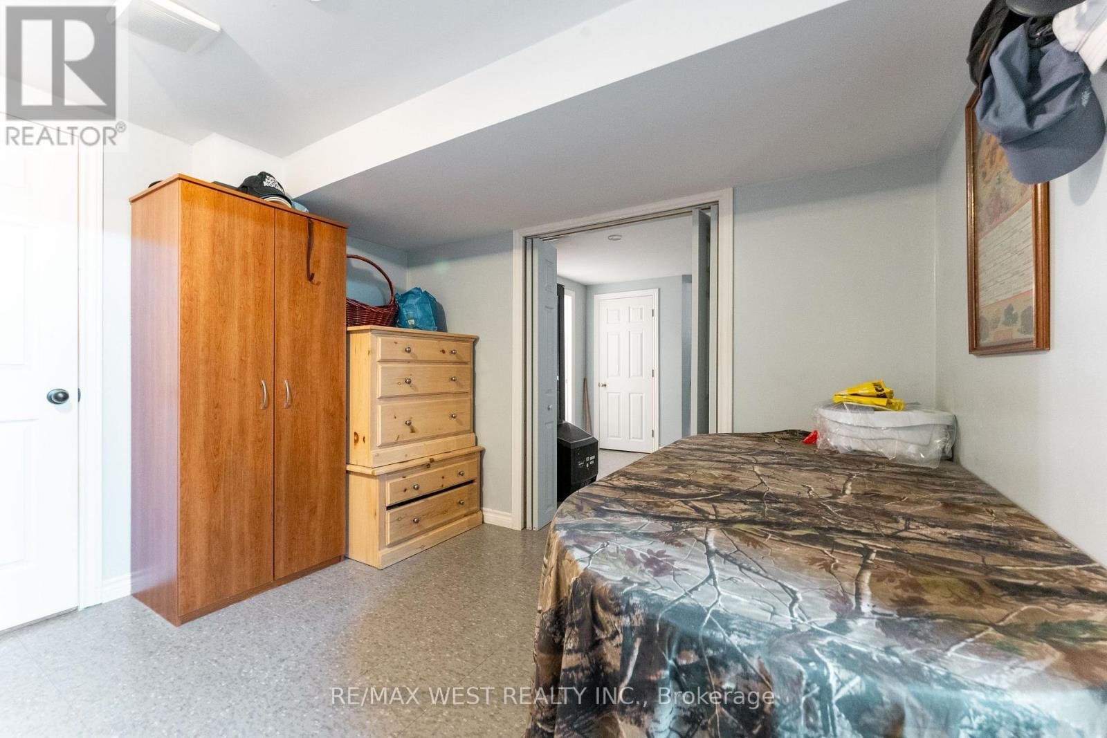 25A St Andrews Boulevard, Toronto, ON