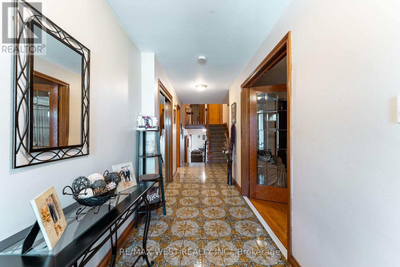 25A St Andrews Boulevard, Toronto, ON