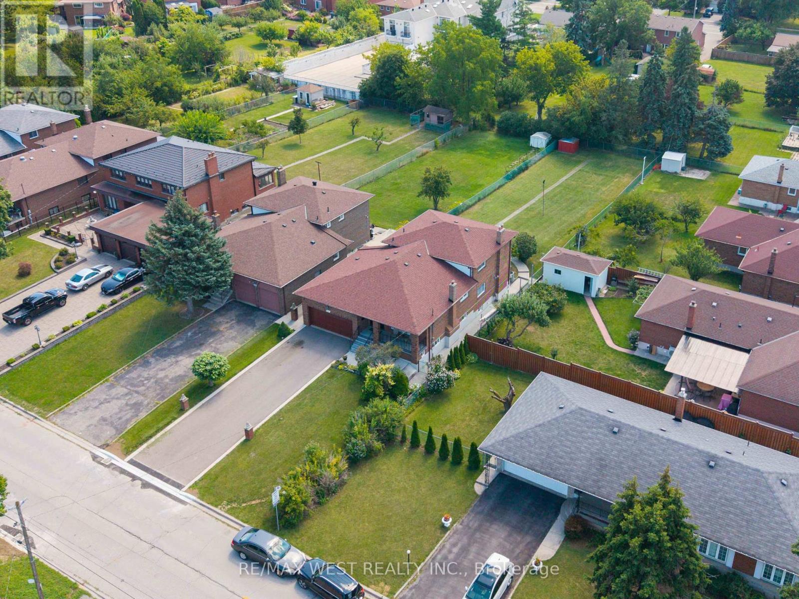 25A St Andrews Boulevard, Toronto, ON