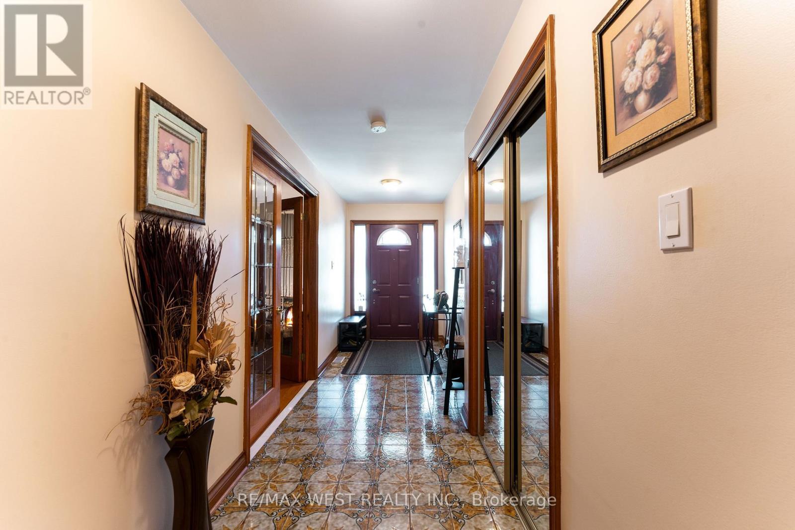 25A St Andrews Boulevard, Toronto, ON