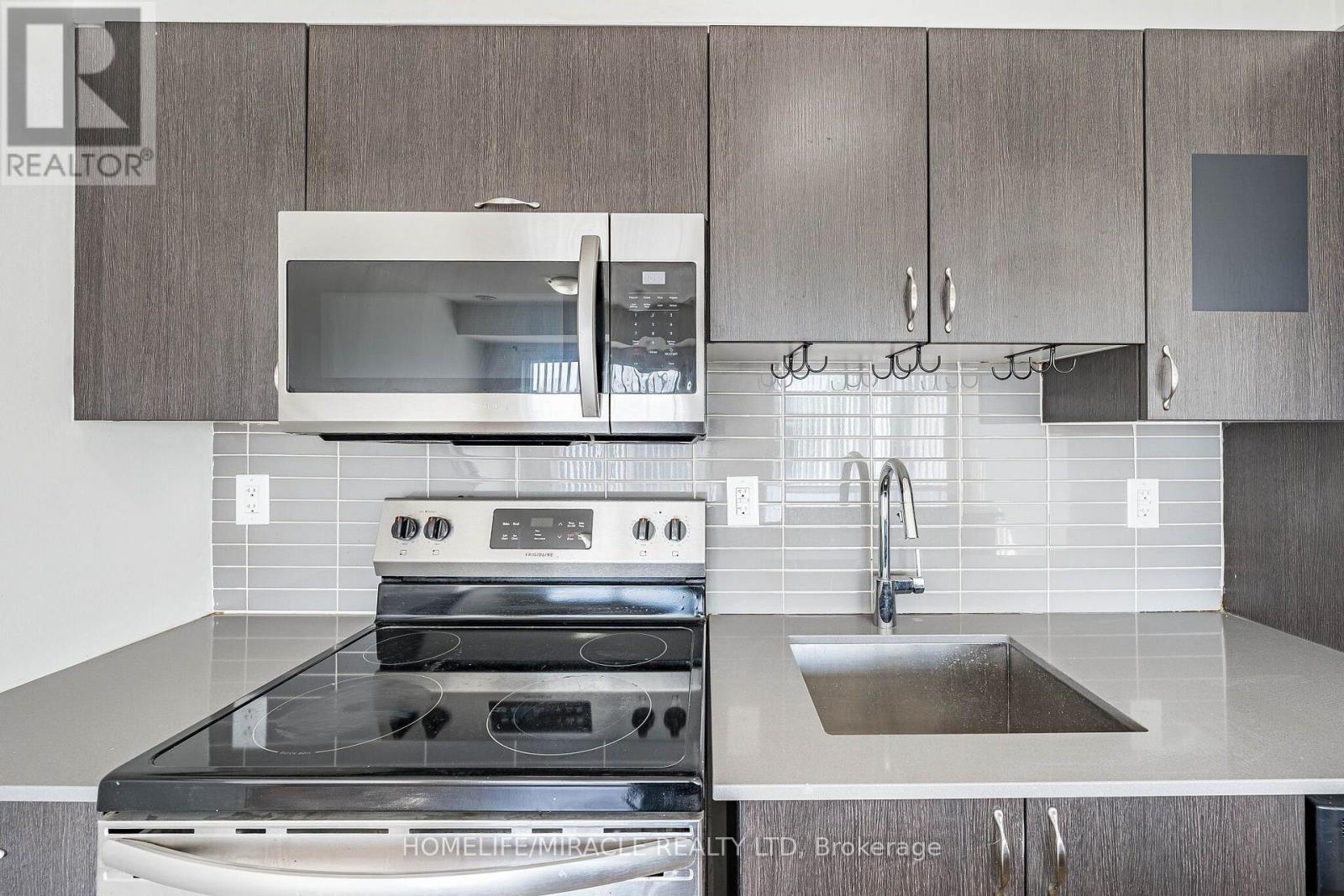 8 - 161 William Duncan Road, Toronto, ON