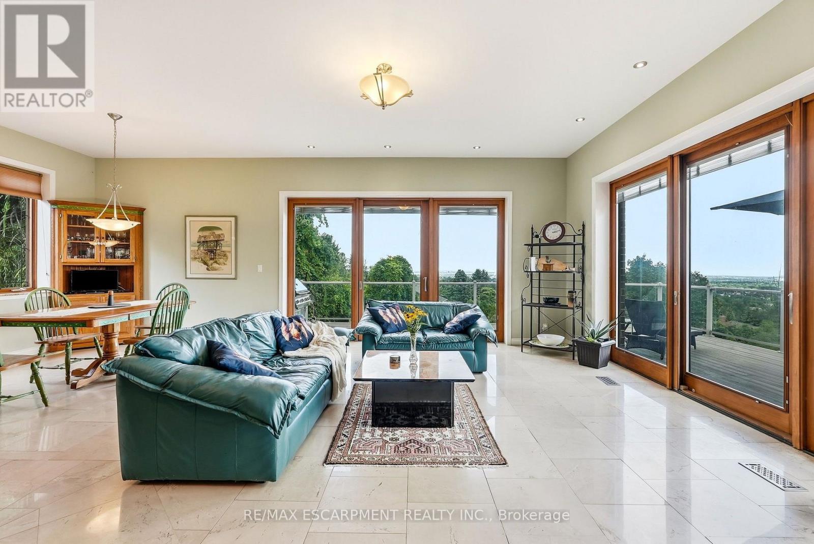 1296 Dundas Street, Burlington, ON