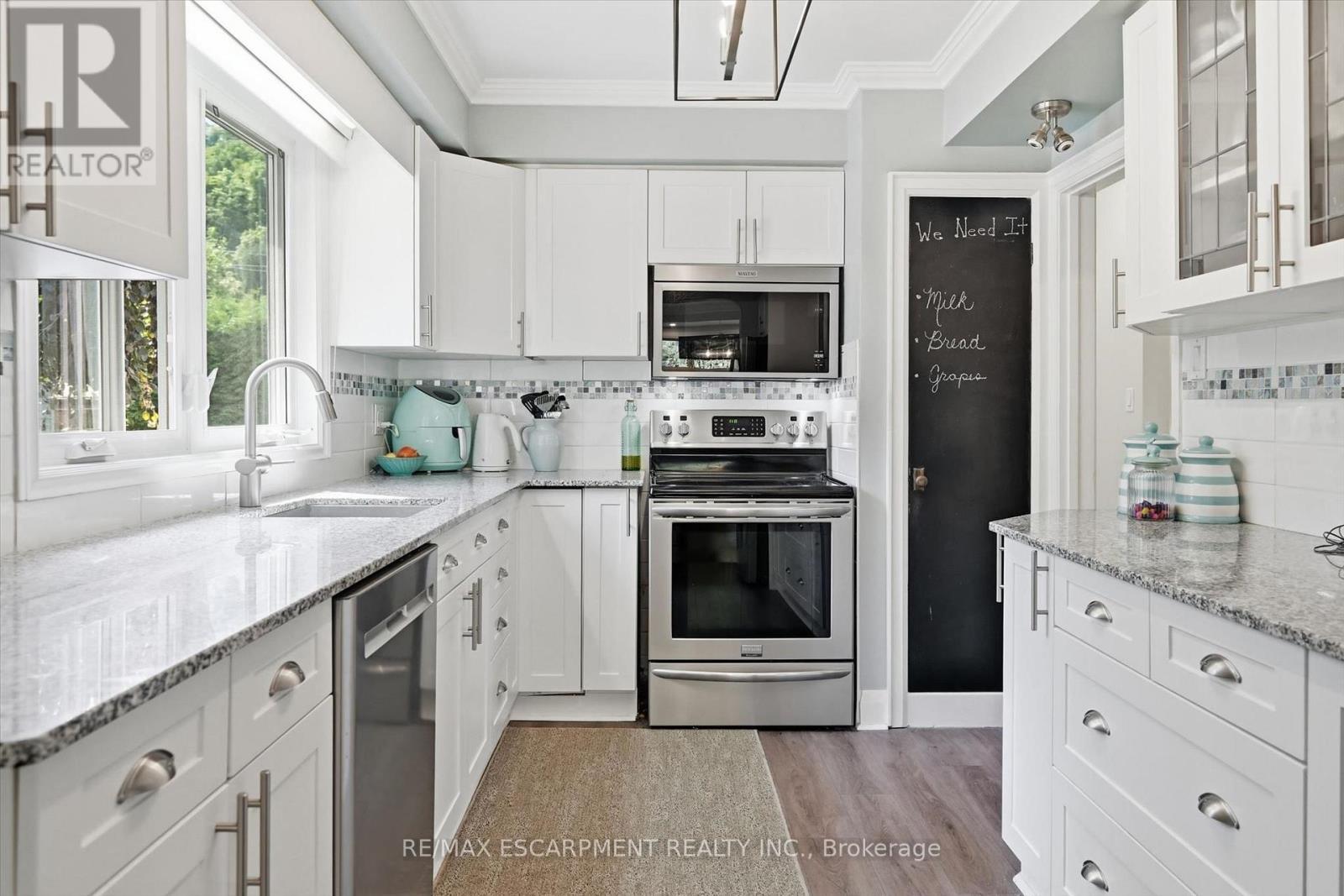 6 Kerman Avenue, Grimsby, ON