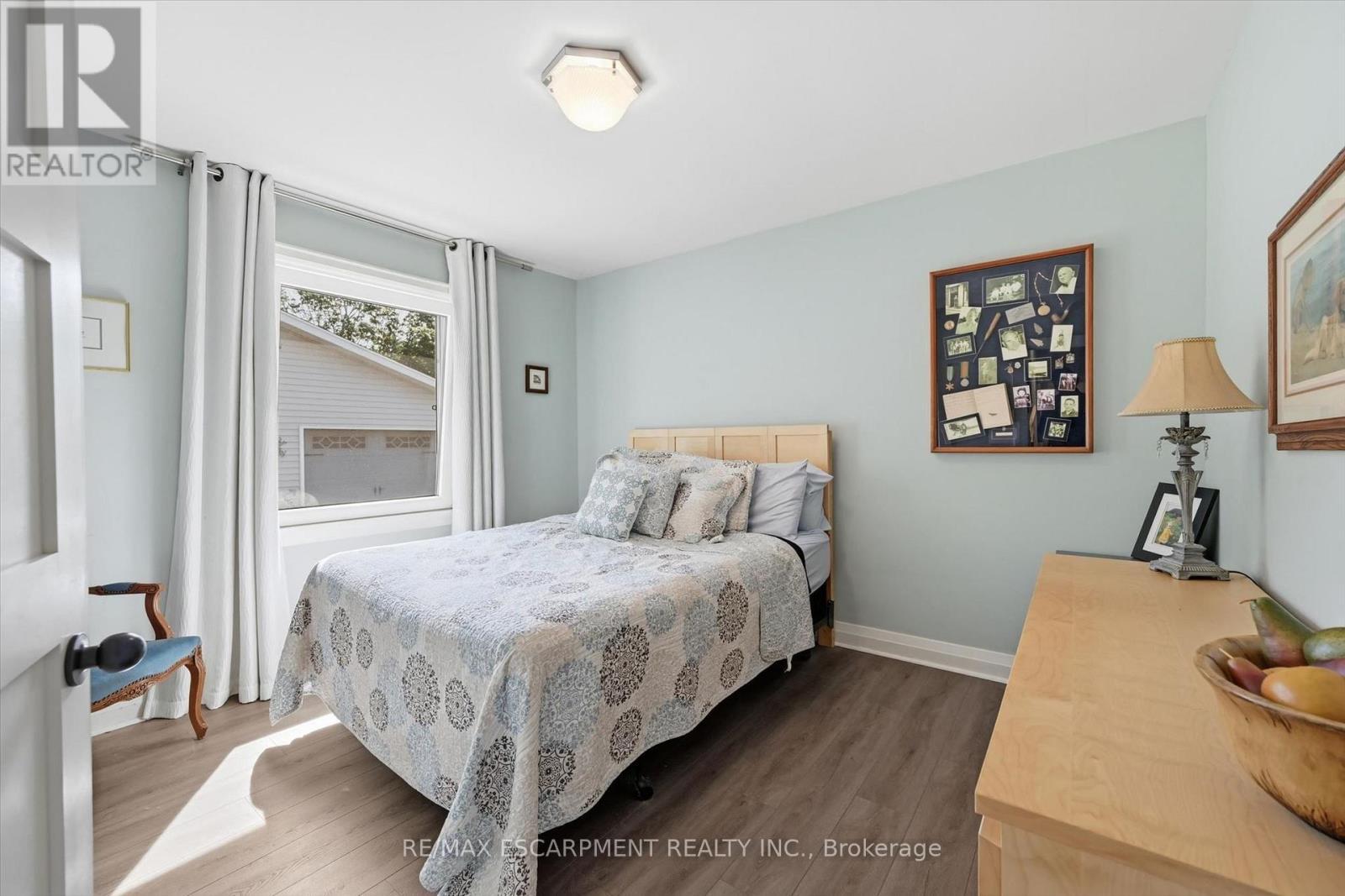 6 Kerman Avenue, Grimsby, ON