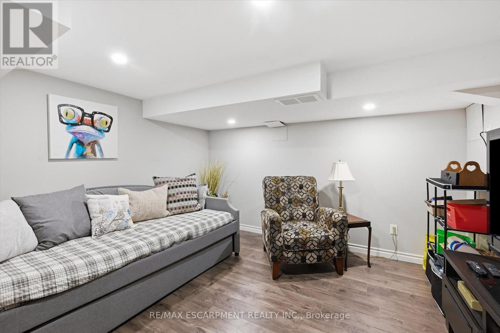 6 Kerman Avenue, Grimsby, ON
