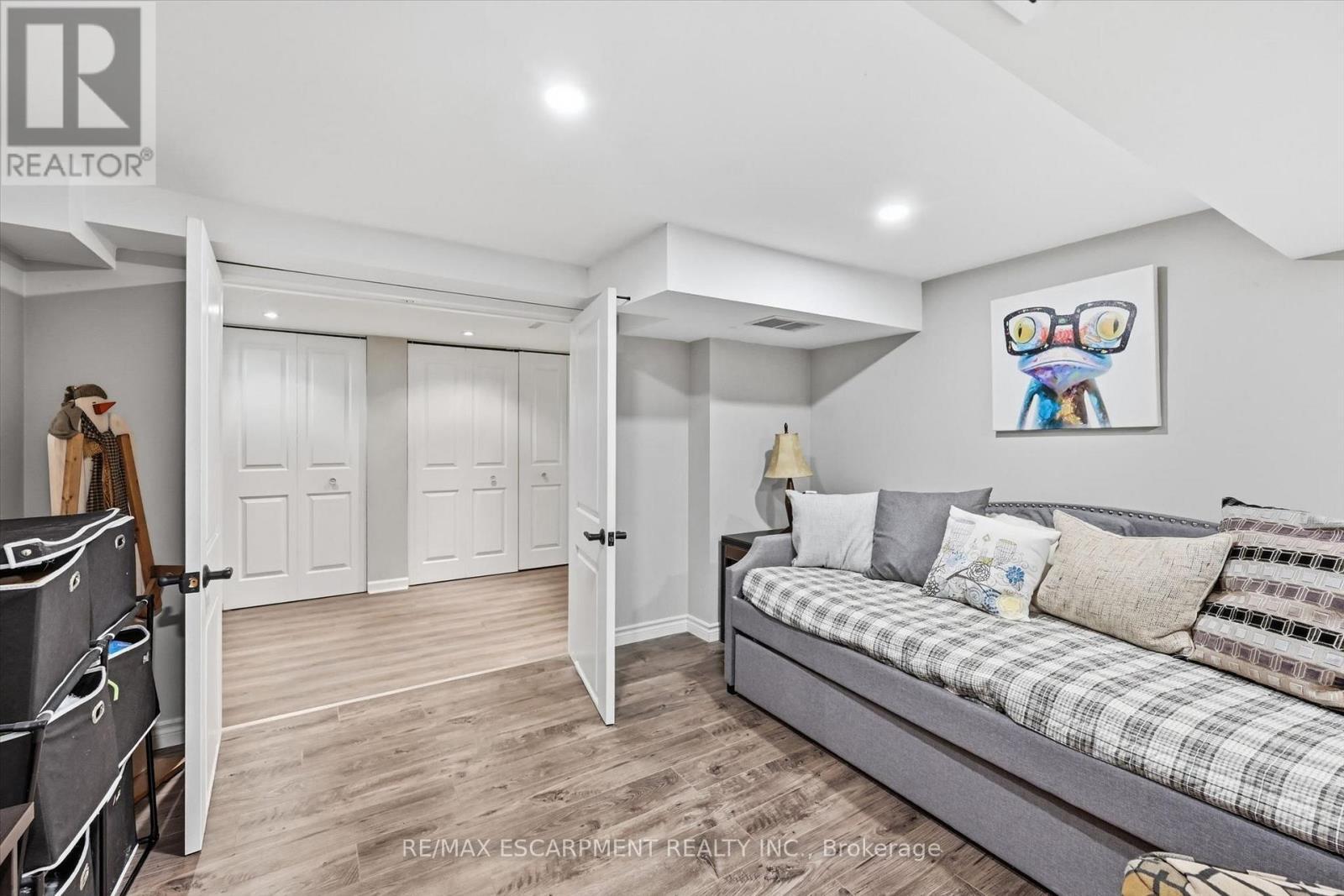 6 Kerman Avenue, Grimsby, ON