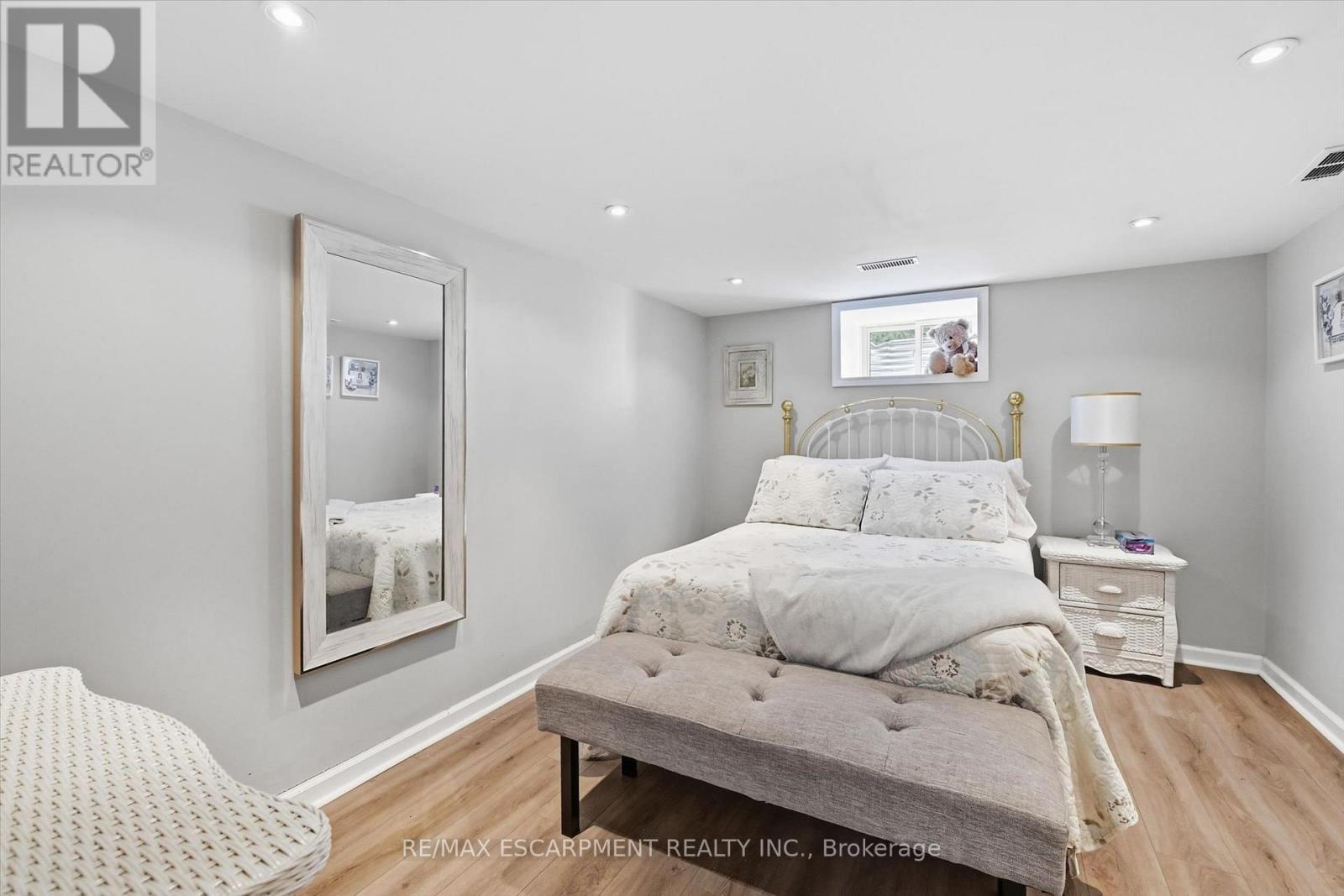6 Kerman Avenue, Grimsby, ON