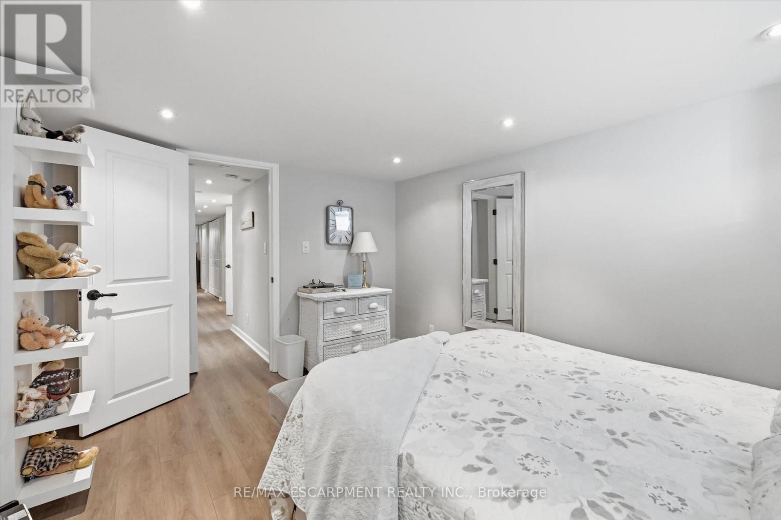 6 Kerman Avenue, Grimsby, ON