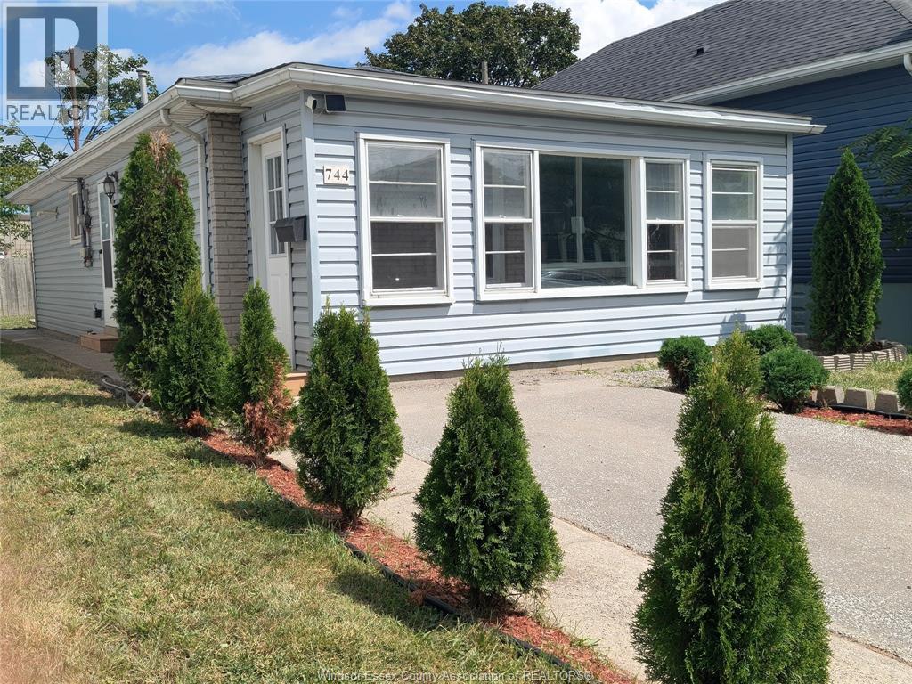 744 Mckay Avenue, Windsor, ON