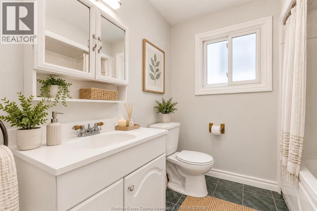 744 Mckay Avenue, Windsor, ON