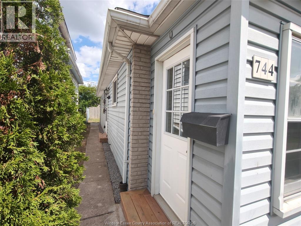 744 Mckay Avenue, Windsor, ON