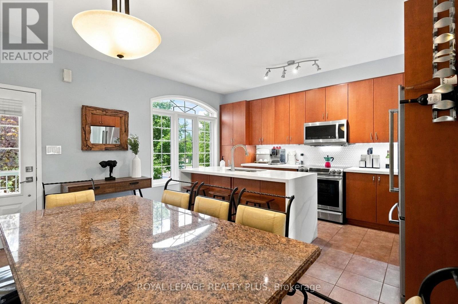 2333 Sutton Drive, Burlington, ON