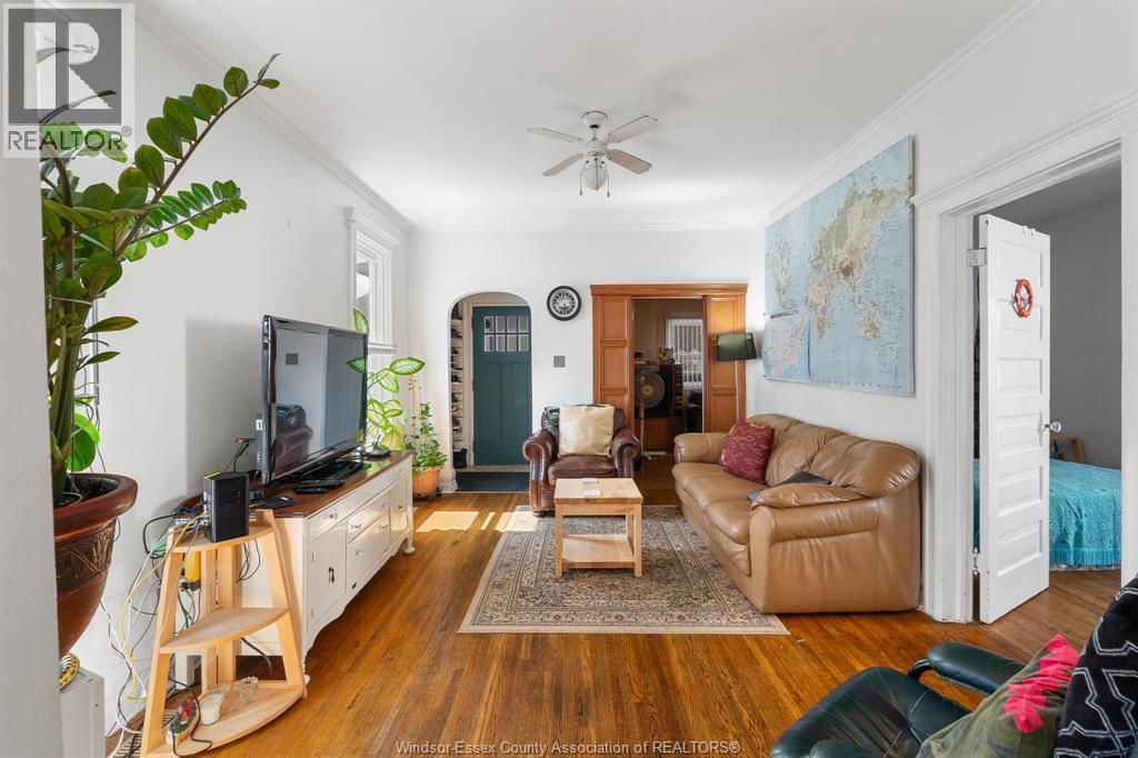 516 Langlois, Windsor, ON