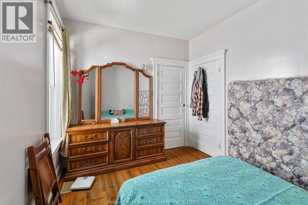 516 Langlois, Windsor, ON
