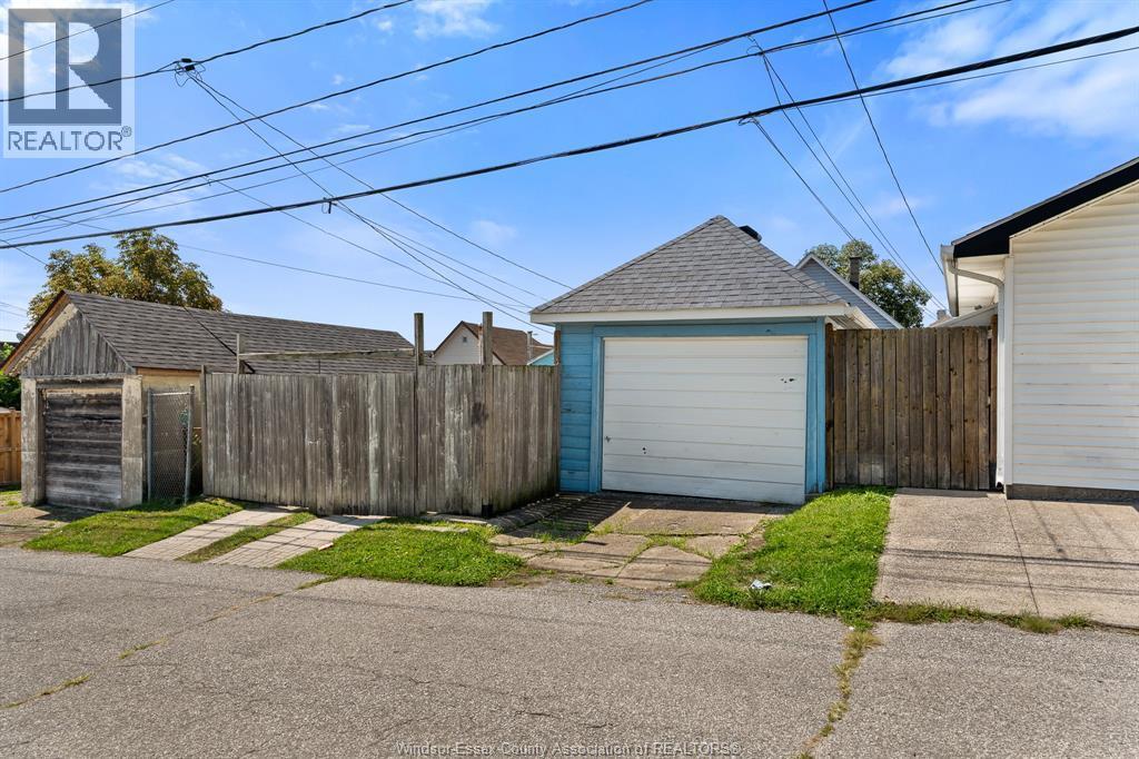 516 Langlois, Windsor, ON