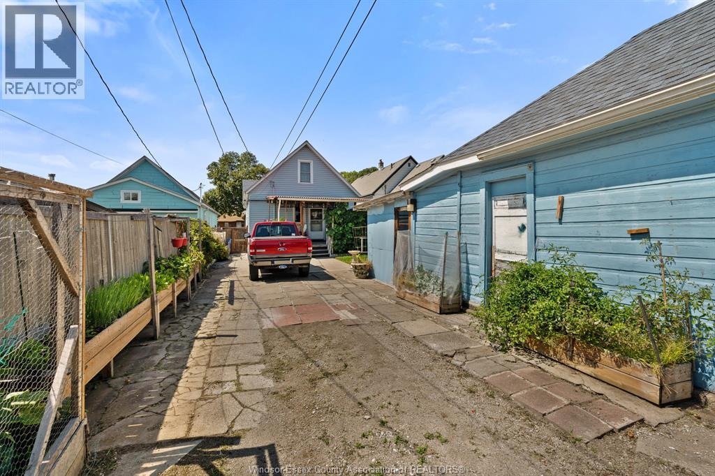 516 Langlois, Windsor, ON