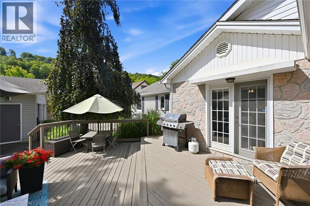 6 Kerman Avenue, Grimsby, ON