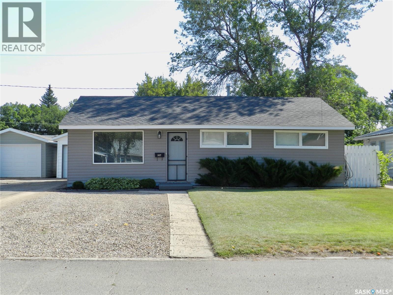 1037 Bogue Avenue, Moose Jaw, SK