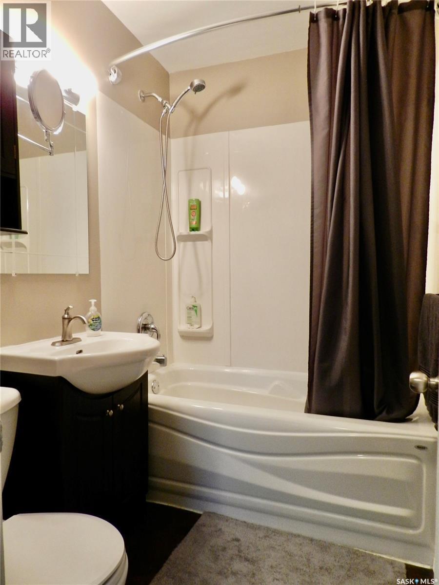 1037 Bogue Avenue, Moose Jaw, SK