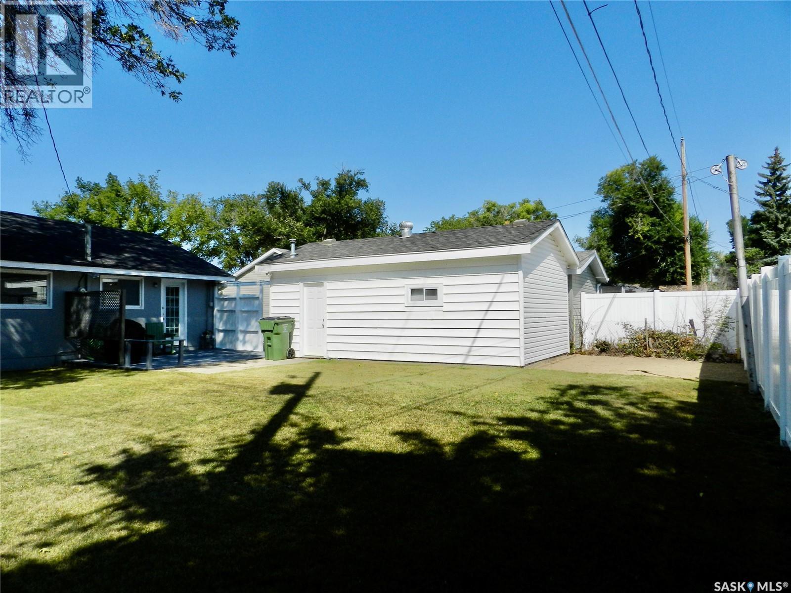 1037 Bogue Avenue, Moose Jaw, SK