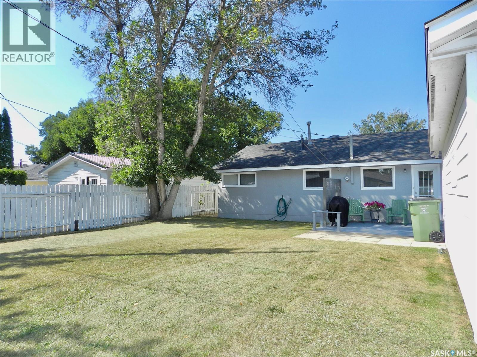 1037 Bogue Avenue, Moose Jaw, SK