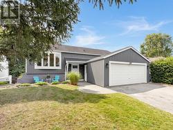 17 BLACKSTONE COURT East Gwillimbury, ON L9N 1C2
