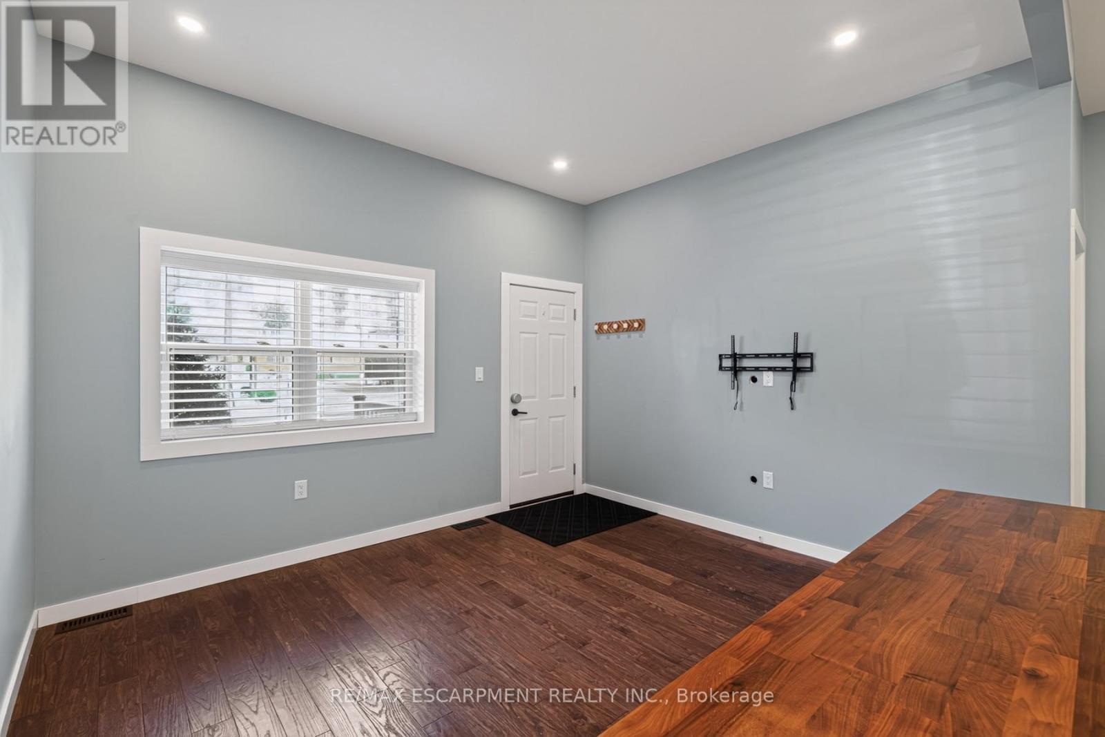 21 Cedar Street, Cambridge, ON
