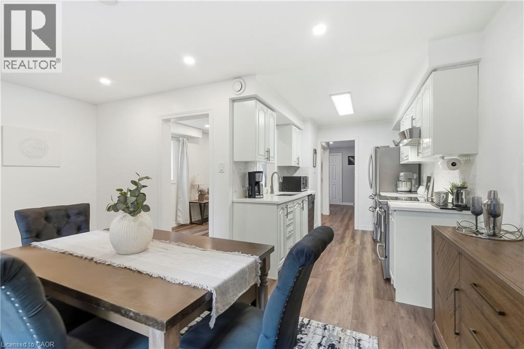 11 Wakefield Lane, Waterdown, ON