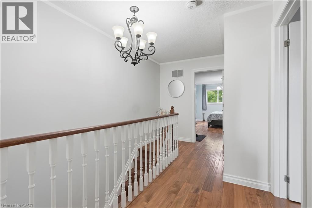 11 Wakefield Lane, Waterdown, ON