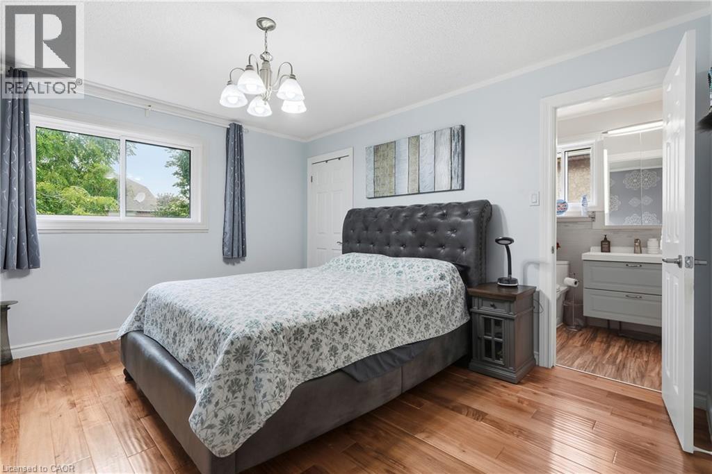 11 Wakefield Lane, Waterdown, ON