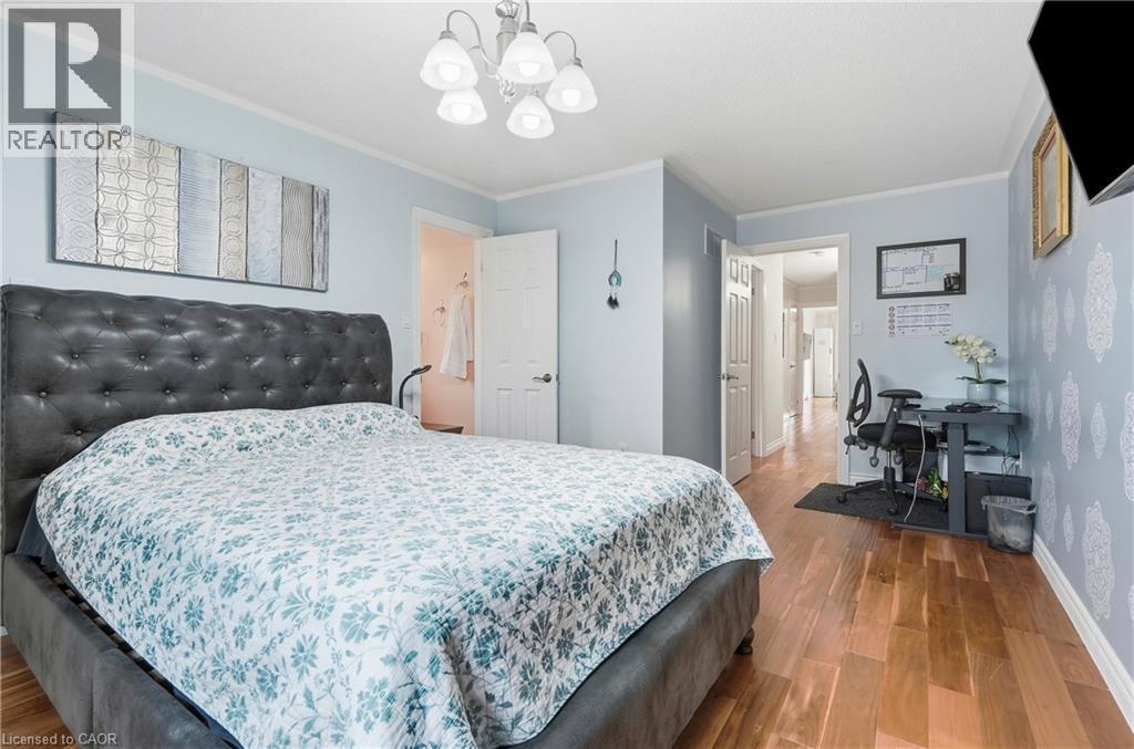 11 Wakefield Lane, Waterdown, ON