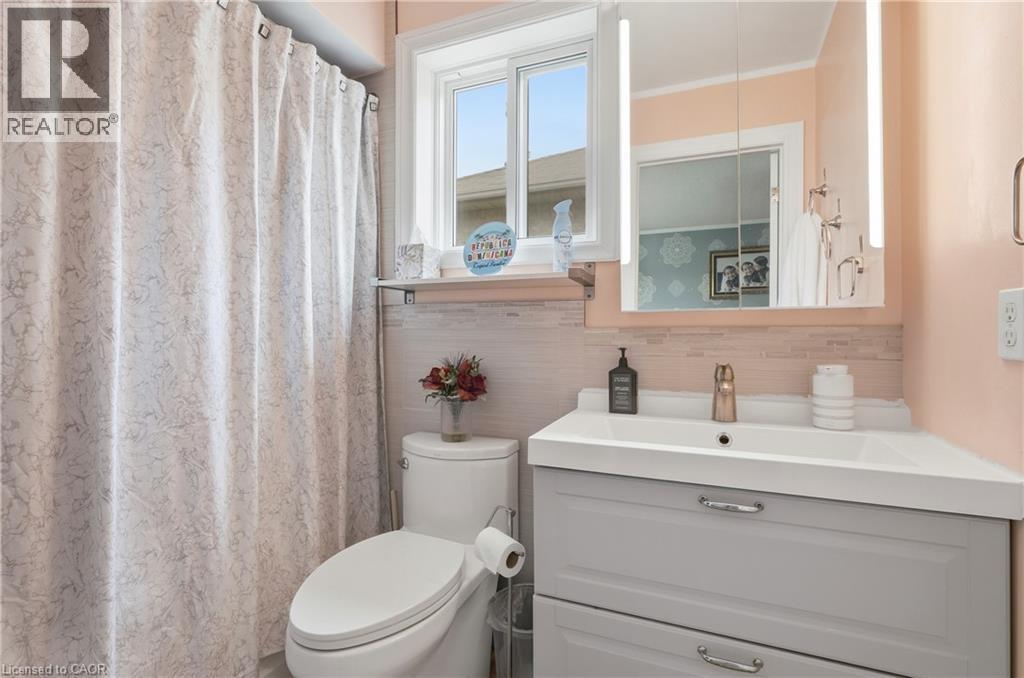11 Wakefield Lane, Waterdown, ON
